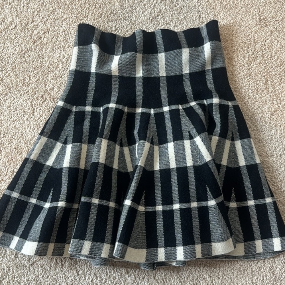 Black &White Plaid Knit Skater Skirt - Picture 7 of 10